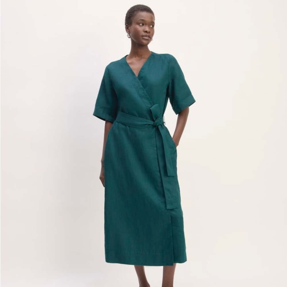 Everlane The Wrap Dress In Linen - Dark Sea